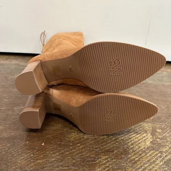 Stuart Weitzman tall tan boots | 9.5