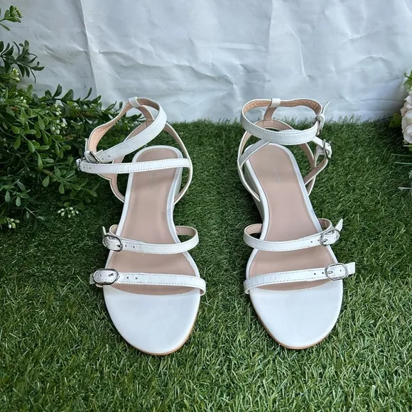 STUART WEITZMANGrecian Buckle WedgeSandal In White SIZE 9.5 $450 NEW