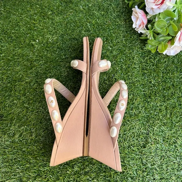 STUART WEITZMANPearlita 50 Embellished Wedge Sandals Adobe size 5.5 women
