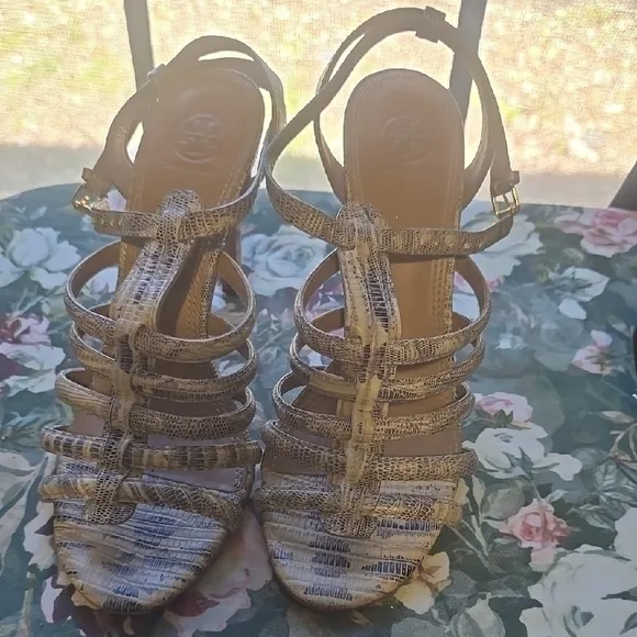 Stylish Tan Strappy Sandals