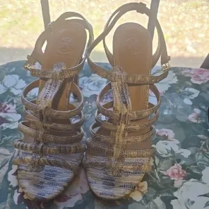 Stylish Tan Strappy Sandals