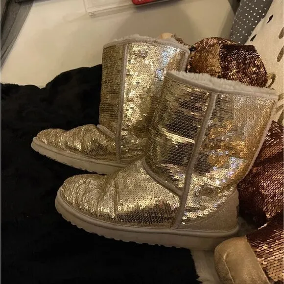 Sz 8 UGG classic short boot- gold sequin bling- EuC