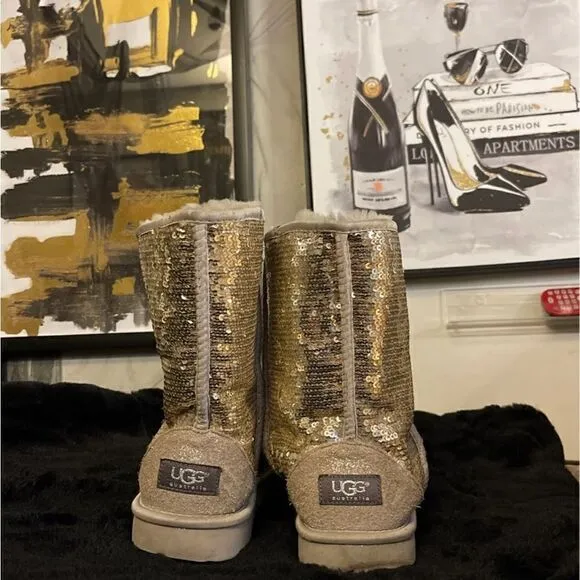 Sz 8 UGG classic short boot- gold sequin bling- EuC
