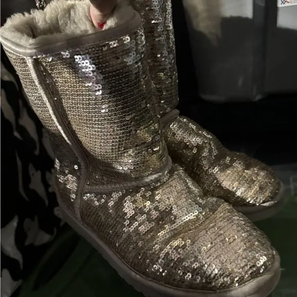 Sz 8 UGG classic short boot- gold sequin bling- EuC