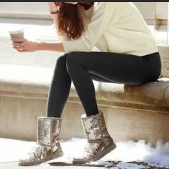 Sz 8 UGG classic short boot- gold sequin bling- EuC