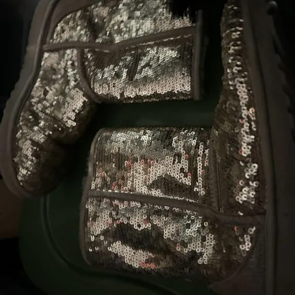 Sz 8 UGG classic short boot- gold sequin bling- EuC