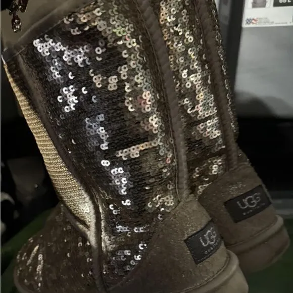 Sz 8 UGG classic short boot- gold sequin bling- EuC