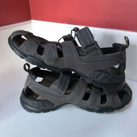 Teva NWOT Men's close toe sandal (9)