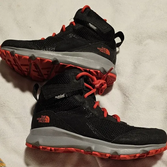 The North Face Boots TNF Jr. Hedgehog Hiker II Mid Hiking Shoes, Waterproof EUC