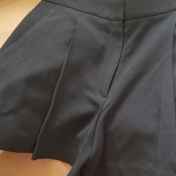 THEORY. TOHNI,  dressy shorts , sz  0