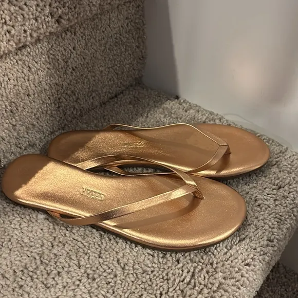 TKEES Sandals in metallic gold in Size 6
