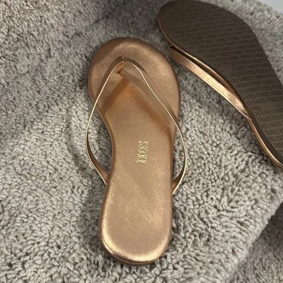 TKEES Sandals in metallic gold in Size 6