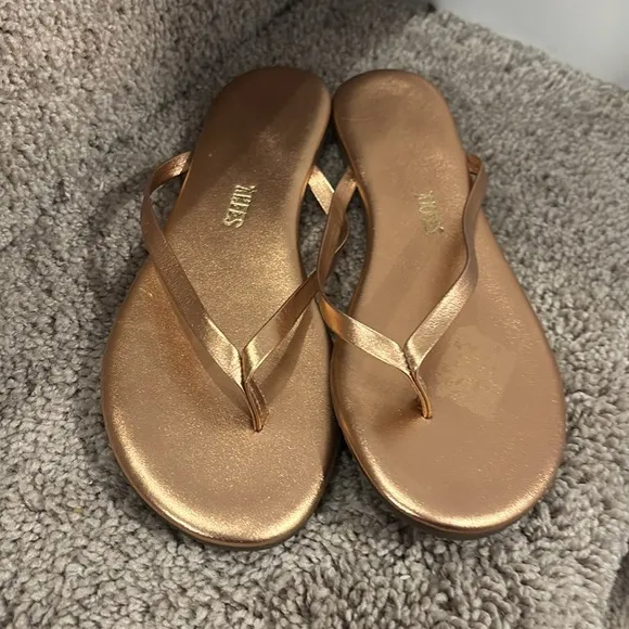 TKEES Sandals in metallic gold in Size 6