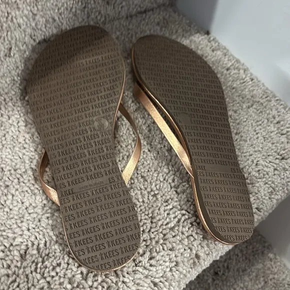 TKEES Sandals in metallic gold in Size 6