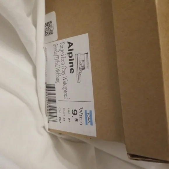 Tom's waterproof‎ suede alpine booties NEW