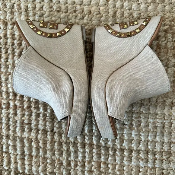 Tory Burch Beige Wedge Sandals with Tory Burch Beaded Detail on Heel Size 7.5