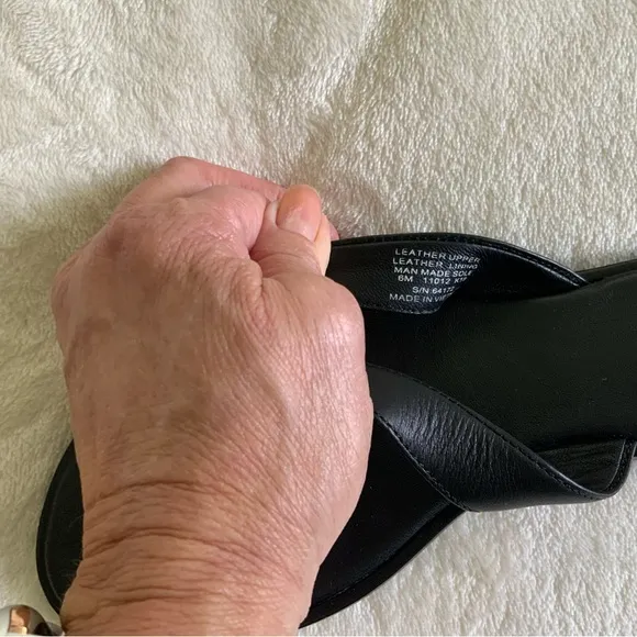 Tory Burch Black Leather Flip Flaps Sandals