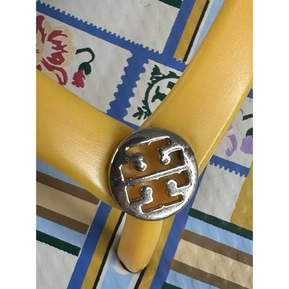 TORY BURCH FLIP FLOP/THONG SANDALS SIZE 9M GOLD CREST/RIBBON WEAVE COLOR USED