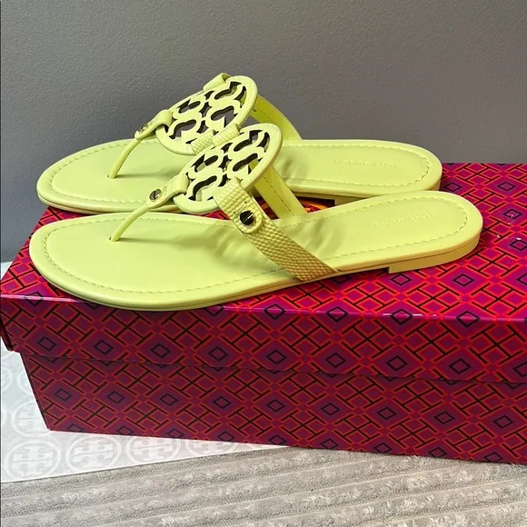 Tory Burch Miller logo-motif flip flops embosed leather. lime leaf——-order (A17)