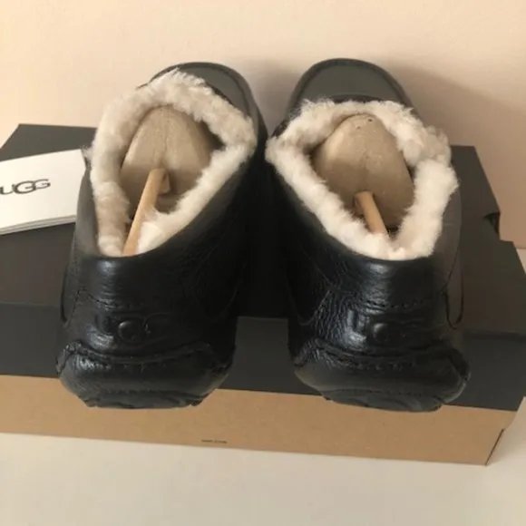 UGG Ascot Leather Black Slipper. Size: 11, 12