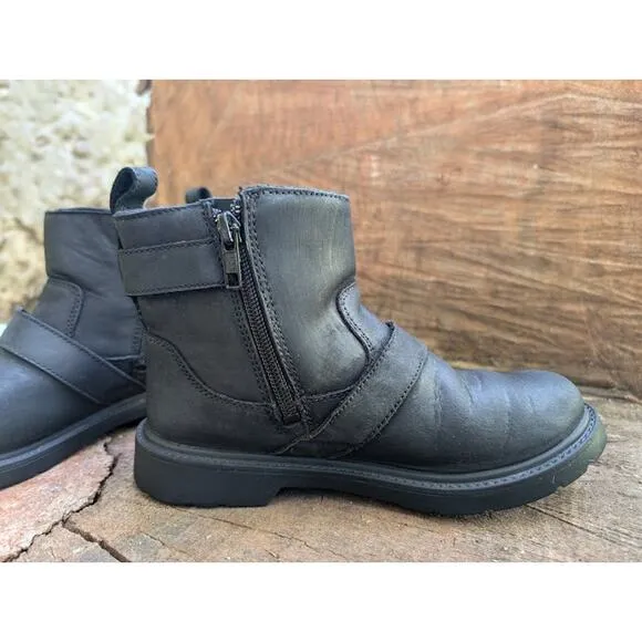 UGG Ashton Short Weather black leather ankle boots girls size 2