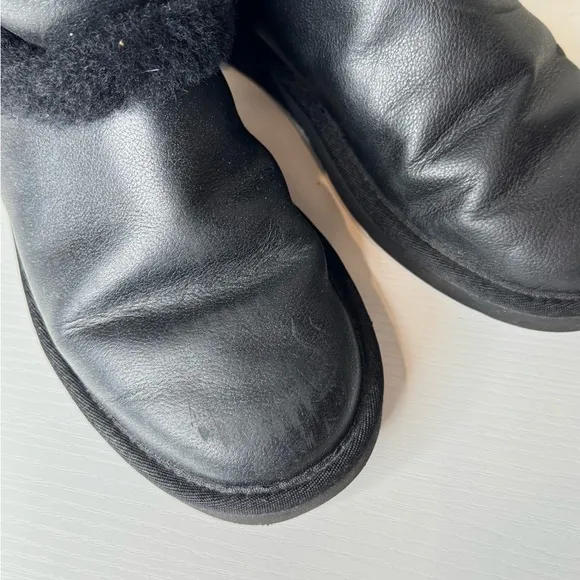 UGG Australia Carter Leather Boot size 6 Black Short Boots