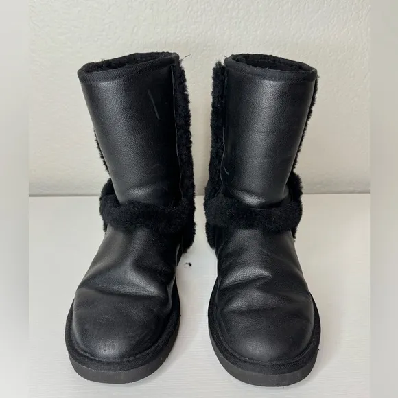 UGG Australia Carter Leather Boot size 6 Black Short Boots
