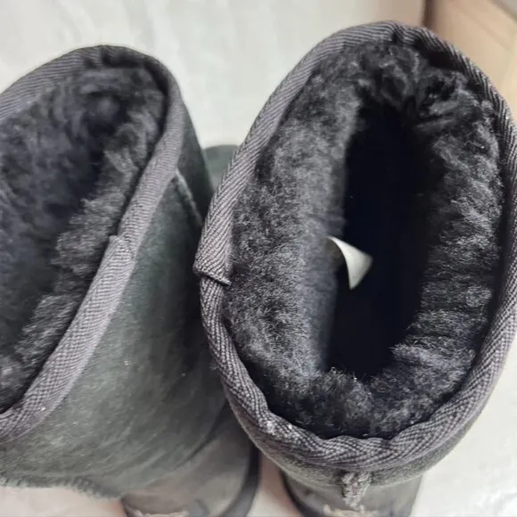 UGG Australia Classic Short Womens Size 6 Black Sheepskin Winter Boots 5825