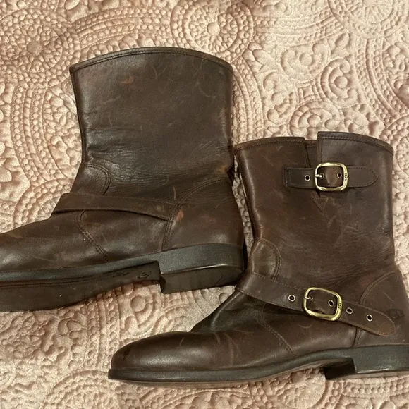 UGG Australia Frances Women’s Brown Leather Two Buckle Short Size   NWOT