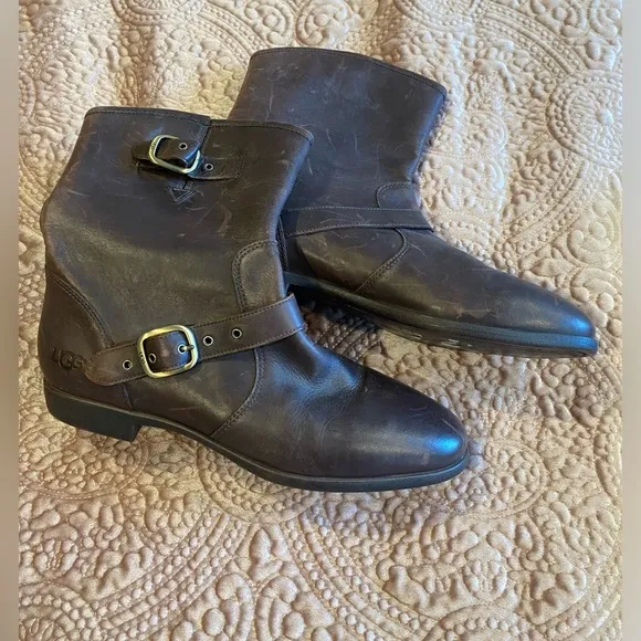UGG Australia Frances Women’s Brown Leather Two Buckle Short Size   NWOT