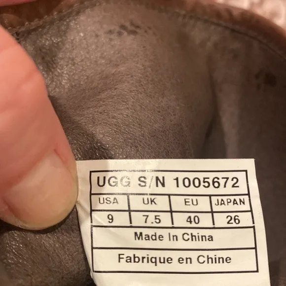 UGG Australia Frances Women’s Brown Leather Two Buckle Short Size   NWOT