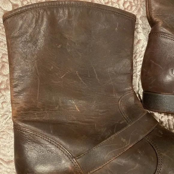 UGG Australia Frances Women’s Brown Leather Two Buckle Short Size   NWOT
