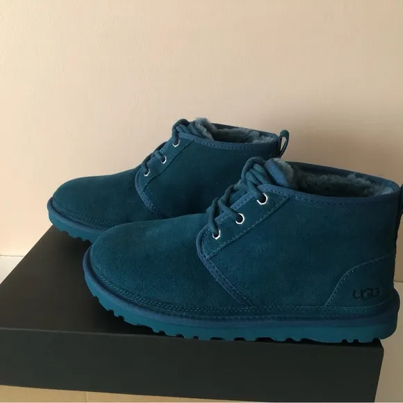 UGG Australia Neumel Chukka suede leather fur Boot. Size: 8, 9