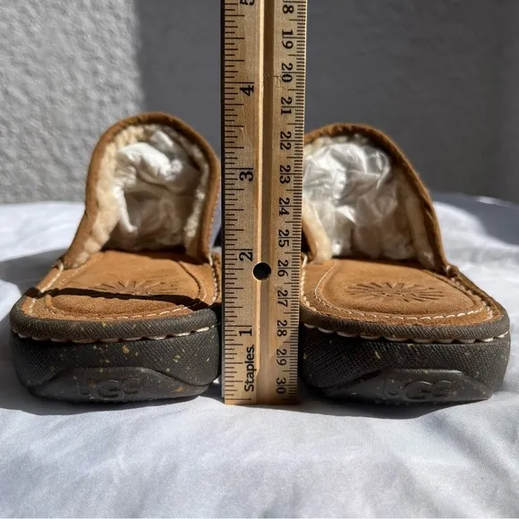 UGG Australia Sherpa Lined Leather Flip Flops Size 9