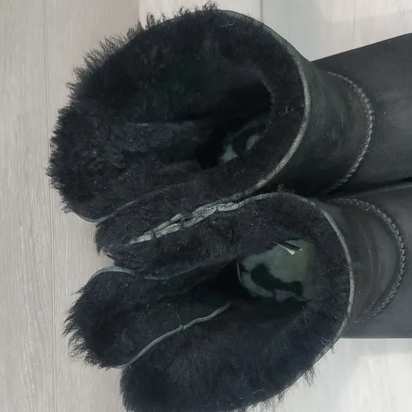 Ugg Australia Women Short Black Bow Sheepskin Leather boots shoes sz 6