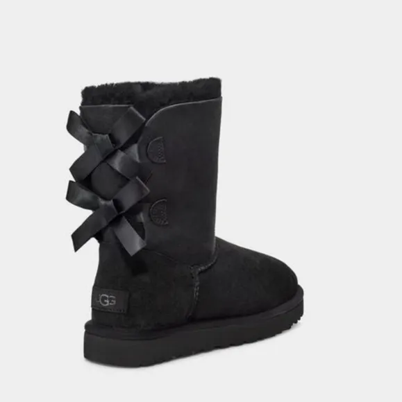Ugg Australia Women Short Black Bow Sheepskin Leather boots shoes sz 6