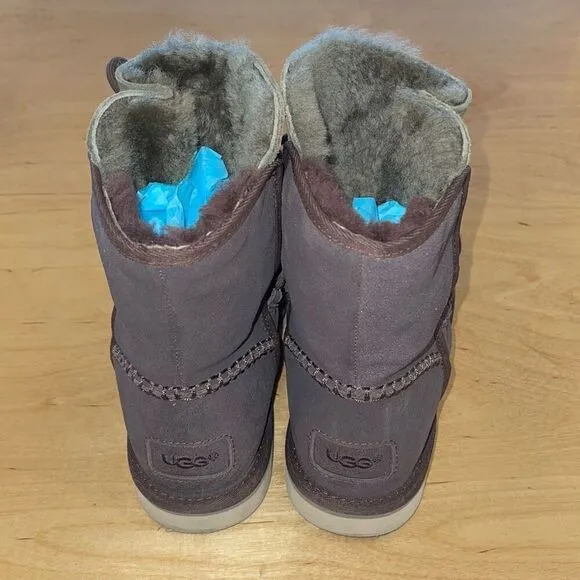 UGG AUSTRALIA LODGE CHOCOLATE/OLIVE GREEN SHEEPSKIN SUEDE BOOTS SIZE 5 US
