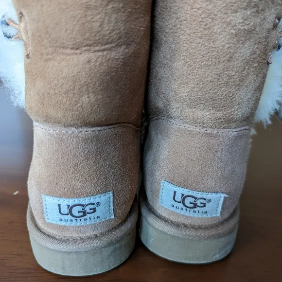 UGG bailey button short boot chestnut 6 6.5