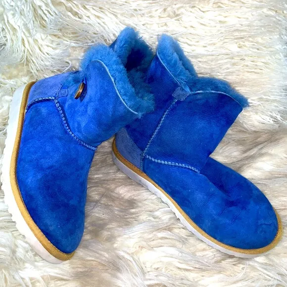 UGG Bailey Button Short Boot