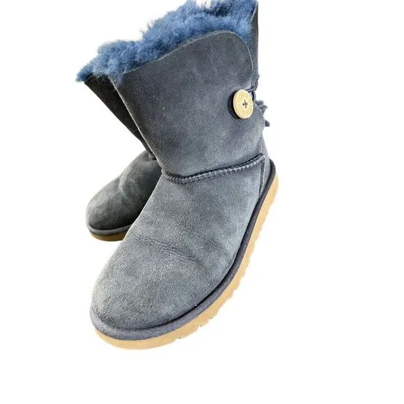 UGG BAILEY BUTTON II WOMEN SHORT BOOTS SUEDE NAVY US 6 Women’s US 5 Girls EU 35