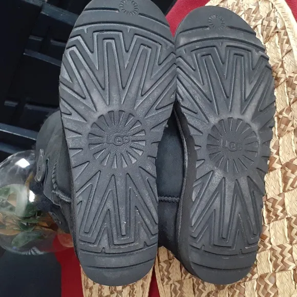 UGG BAYLEY TALL BOOTS