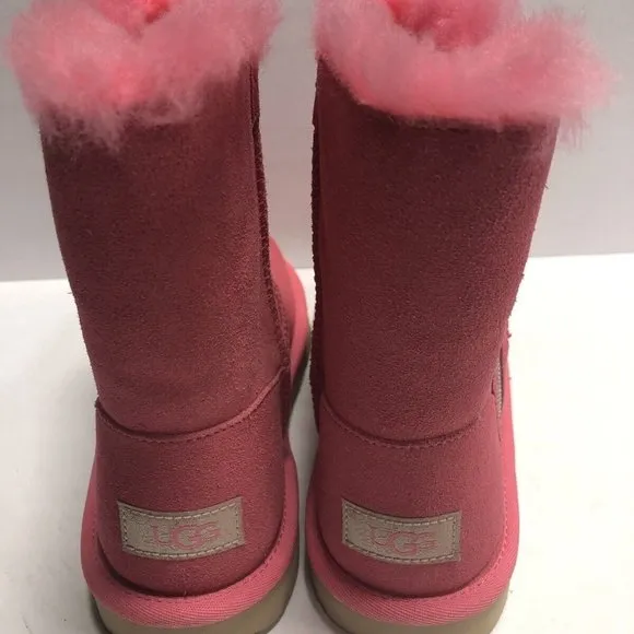UGG Big Kids’ Bailey Zip Short Pink Boots, Girls’ Size 4M