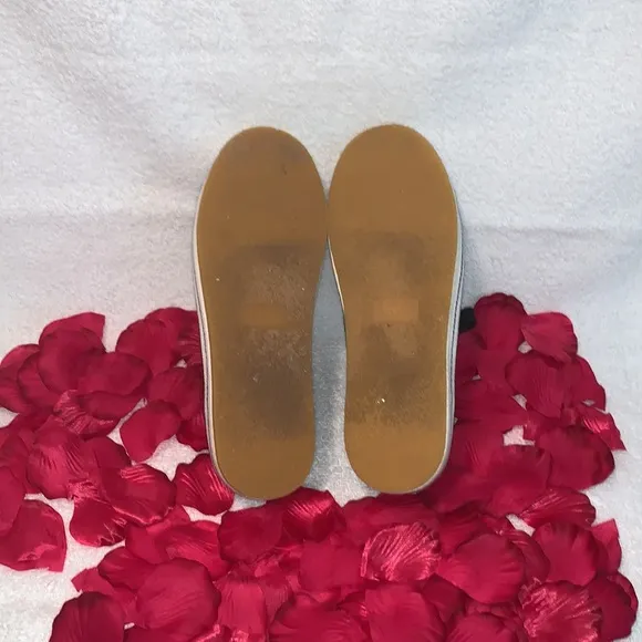 UGG BRAND NEW &amp; SUPER CUTE SIZE 8 SHOES