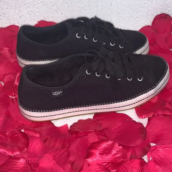 UGG BRAND NEW &amp; SUPER CUTE SIZE 8 SHOES