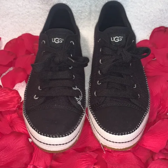 UGG BRAND NEW &amp; SUPER CUTE SIZE 8 SHOES