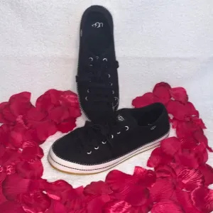 UGG BRAND NEW &amp; SUPER CUTE SIZE 8 SHOES