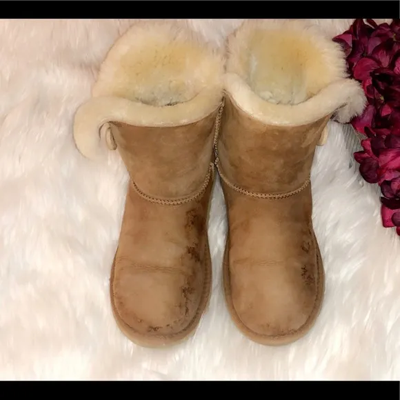 UGG Chestnut Short Bailey Button Boot