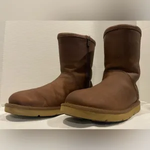 UGG Chestnut Short Leather Zip Up Boots Metal Tag Women’s Size 9