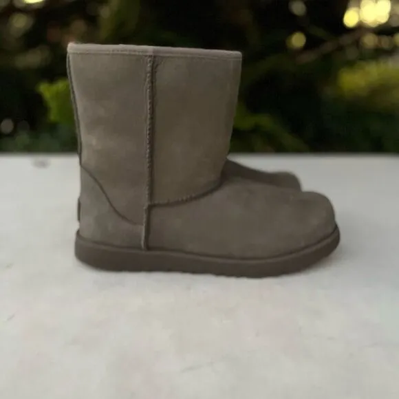 Ugg Classic II Short WP Boots Girls Size: 6