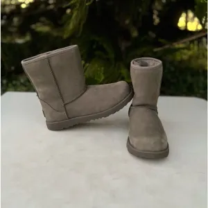 Ugg Classic II Short WP Boots Girls Size: 6